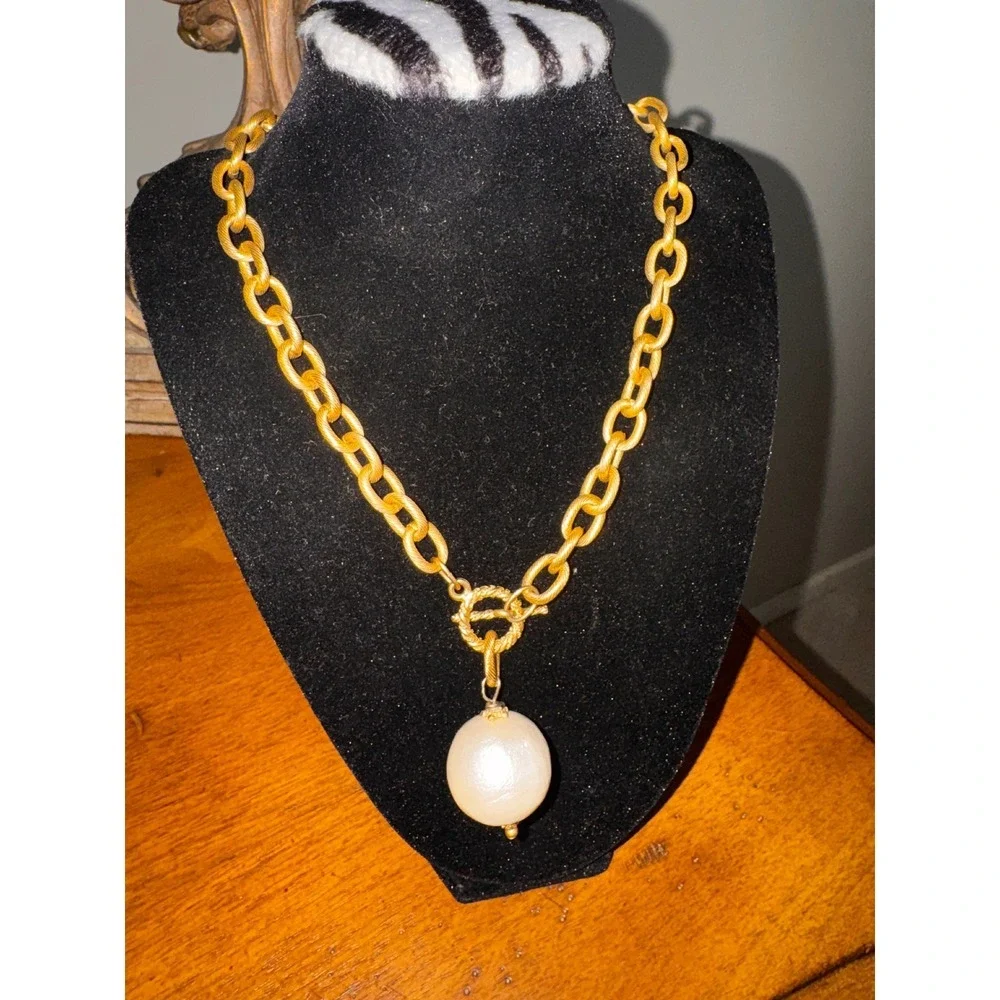Chunky Gold Tone‎ Chain Necklace with Large White Pearl Pendant Toggle Clasp